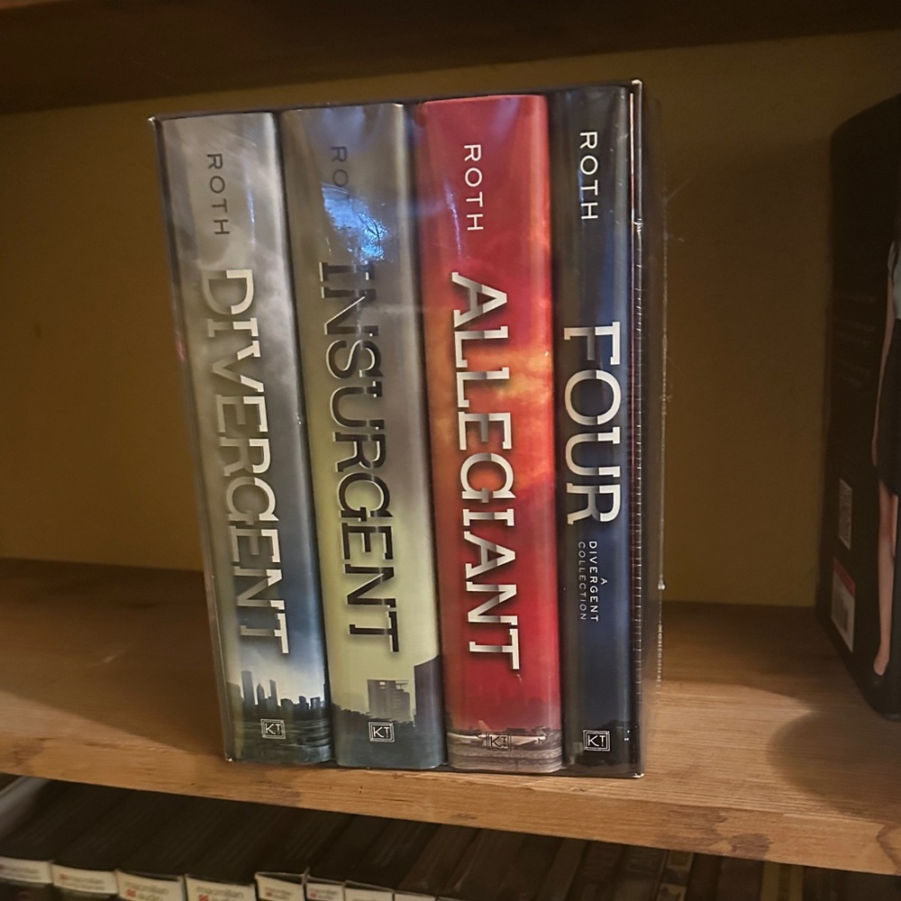 Divergent Series Box Set with Multicolor Covers